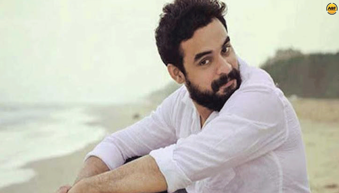 Tovino Thoams Completes Dubbing For Manju Warrier's 'Aami'