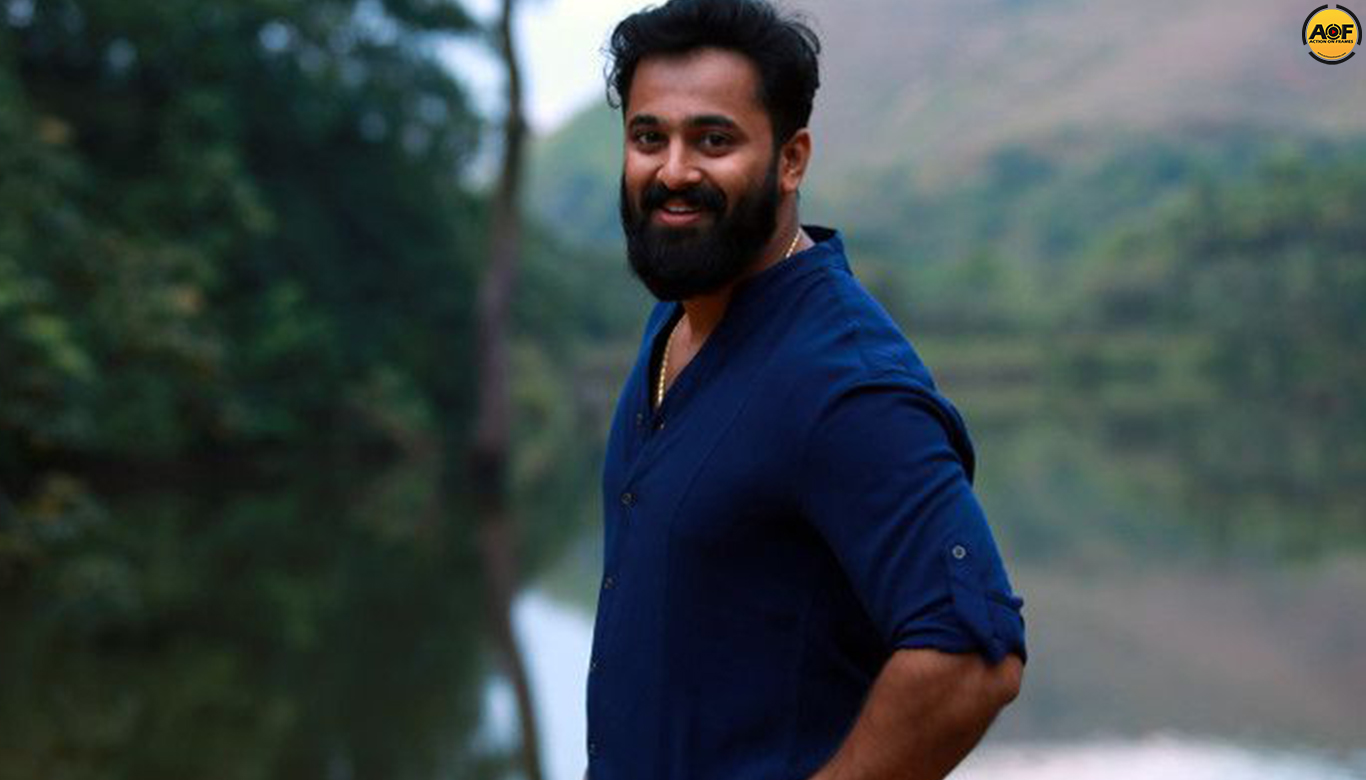 Unni Mukundan turns singer again