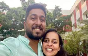 Good anniversary greeting for Vineeth Sreenivasan to wife Divya