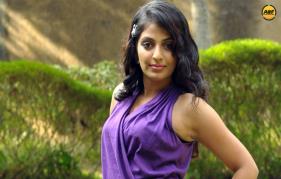 Mythili replaces sruthy menon