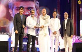 S S Rajamouli receives ANR award!