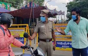 Sasikumar volunteers with cops in Madurai