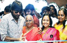 Thalapathy Vijay's lovely reply to Vijay Sethupathi's mom