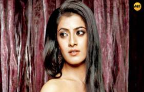 Varalaxmi Sarathkumar joins jayaram Aakasha Mittayee