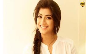 Varalaxmi  sarathkumar walk out jayaram film