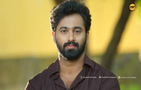 unni mukundan turns lyricist and singer for achayan 